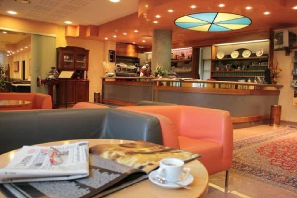 Hotel Eden Валеджо сул Минчио Екстериор снимка